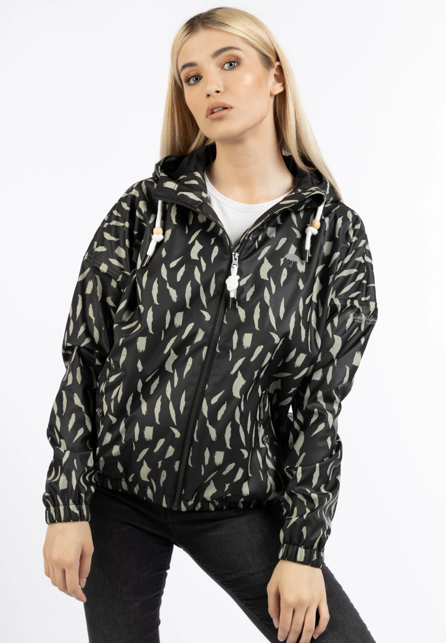 BridgeportImpermeabileSchwarz Beige Donna Giacche e blazer WD221U0QT-Q11 Schmuddelwedda BridgeportImpermeabileSchwarz Beige Donna Giacche E Blazer WD221U0QT-Q11 -Schmuddelwedda 04dab2b21e654642a279fc3ae4e16ce4 scaled