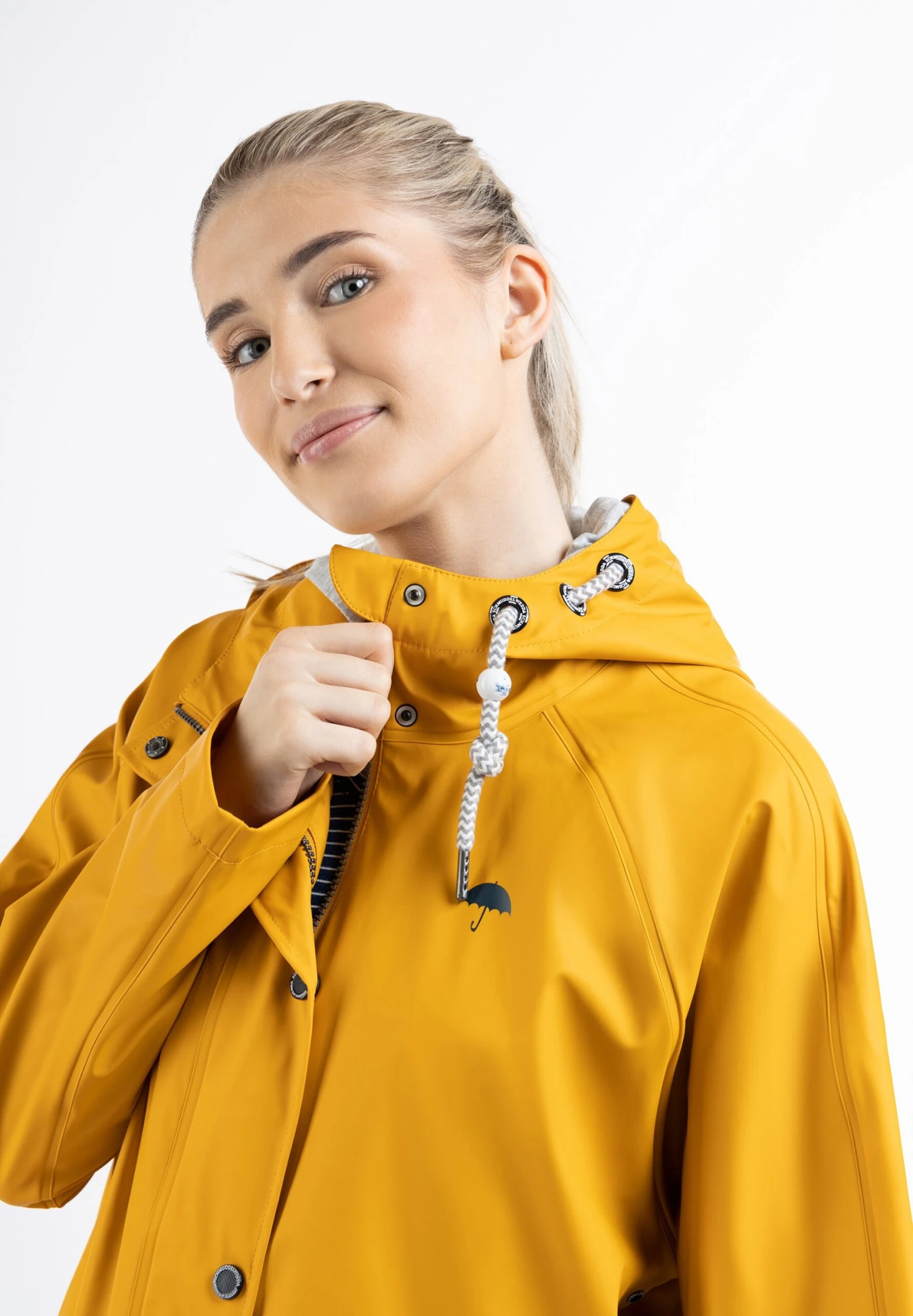 Impermeabile - Mustard Yellow Schmuddelwedda Impermeabile - Mustard Yellow -Schmuddelwedda 1235acfe8ca043d189930a0720d10077 scaled