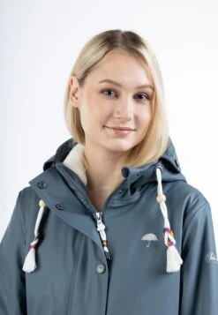 Schmuddelwedda Regenmantel Mit Webpelzfutter KeytiParkaBlau Grau Donna Giacche E Blazer WD221U0P7-K11 3 Schmuddelwedda Regenmantel Mit Webpelzfutter KeytiParkaBlau Grau Donna Giacche E Blazer WD221U0P7-K11 -Schmuddelwedda a93ec8a6c6cf4a148fb71a5ecf1dd456